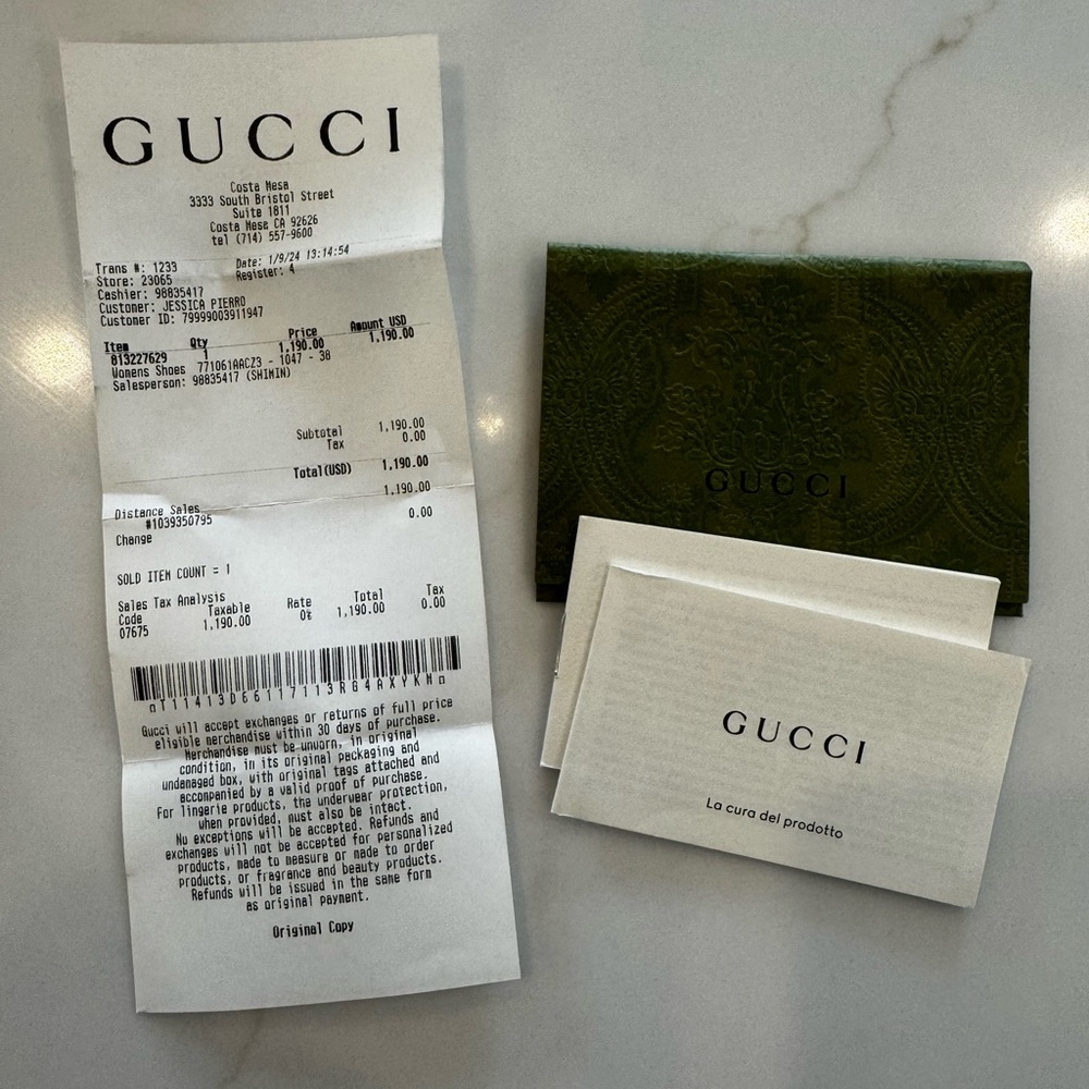 Gucci Black Leather Women's Loafers with Gold Accents - Picture 8 of 8